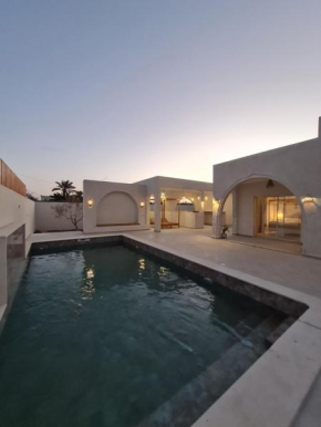 Dar ines haut standing avec piscine et proche plage